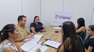 Alunos estudando com a metodologia PBL na Odontologia da FAIPE