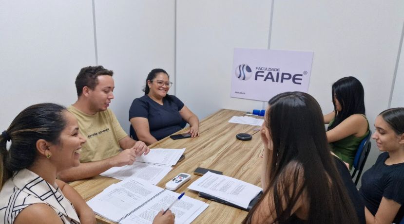 Alunos estudando com a metodologia PBL na Odontologia da FAIPE
