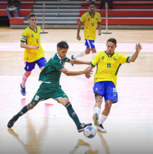 Foto do time da FAIPE/Brasil comemorando a vitória contra o México.