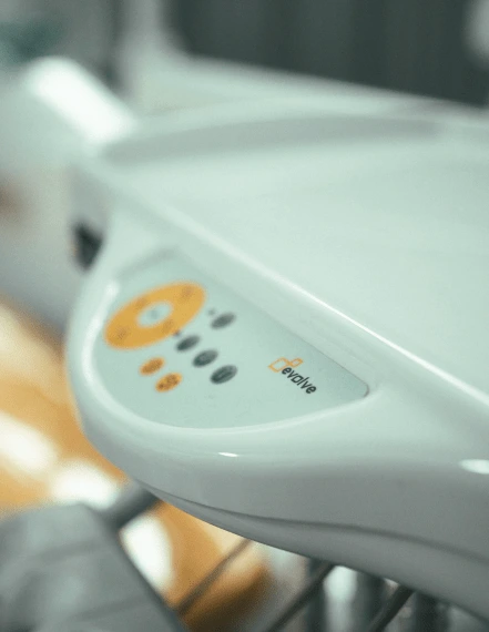 Detalhe da cadeira DTK 895: equipo